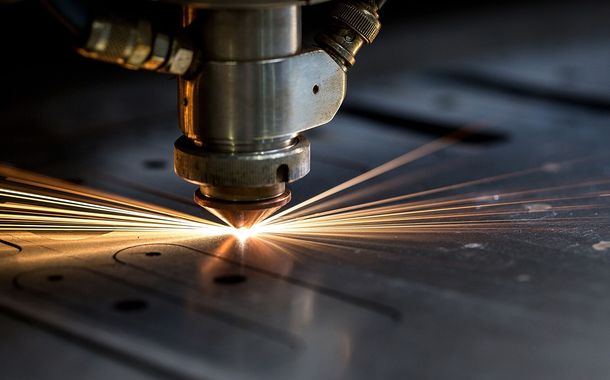 Corte de chapa de ferro a laser